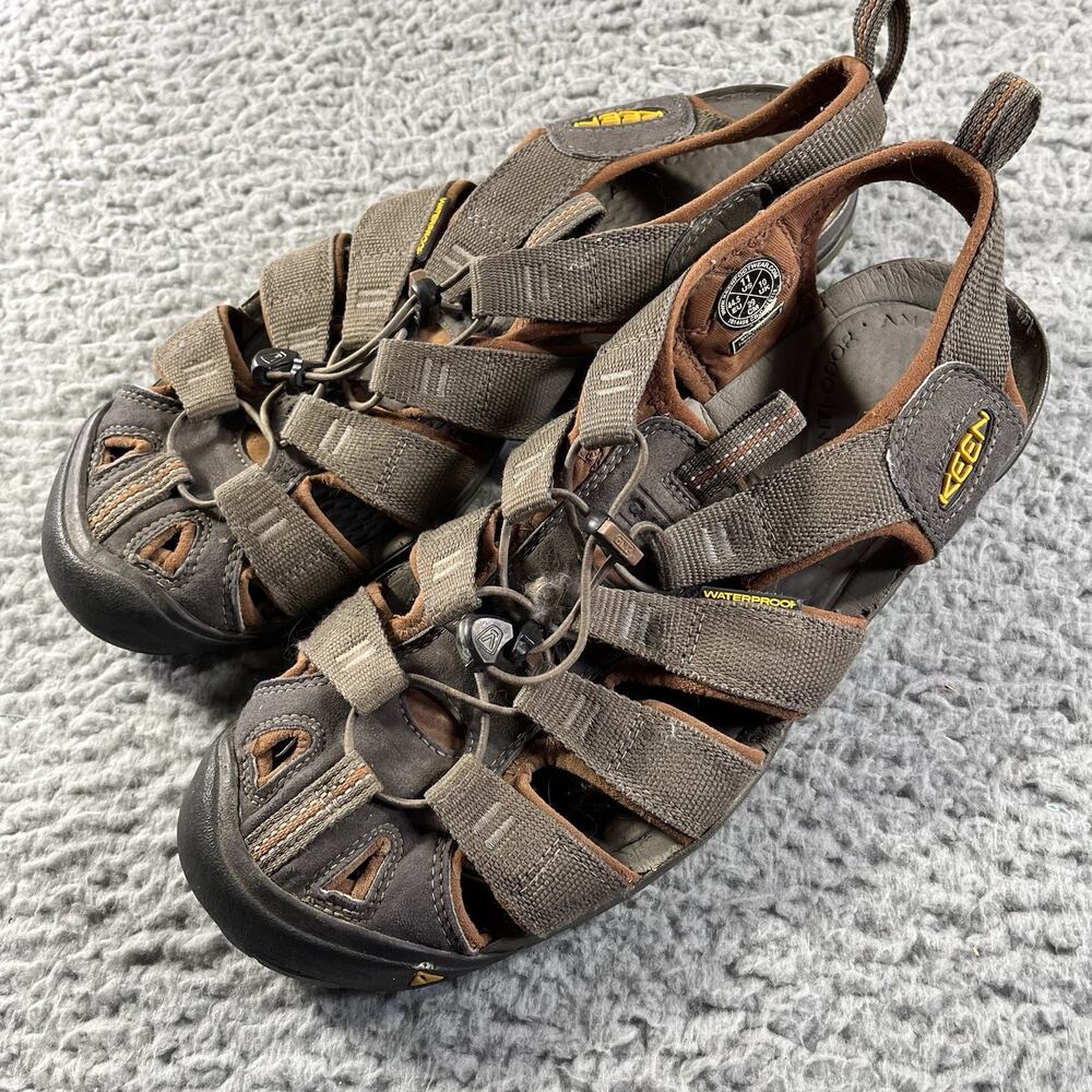 KEEN Clearwater CNX Mens 11 Brown Waterproof Hiking Water Sport Sandals 1014456